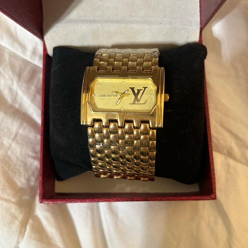 Stunning Fashion Watch NEW!!!